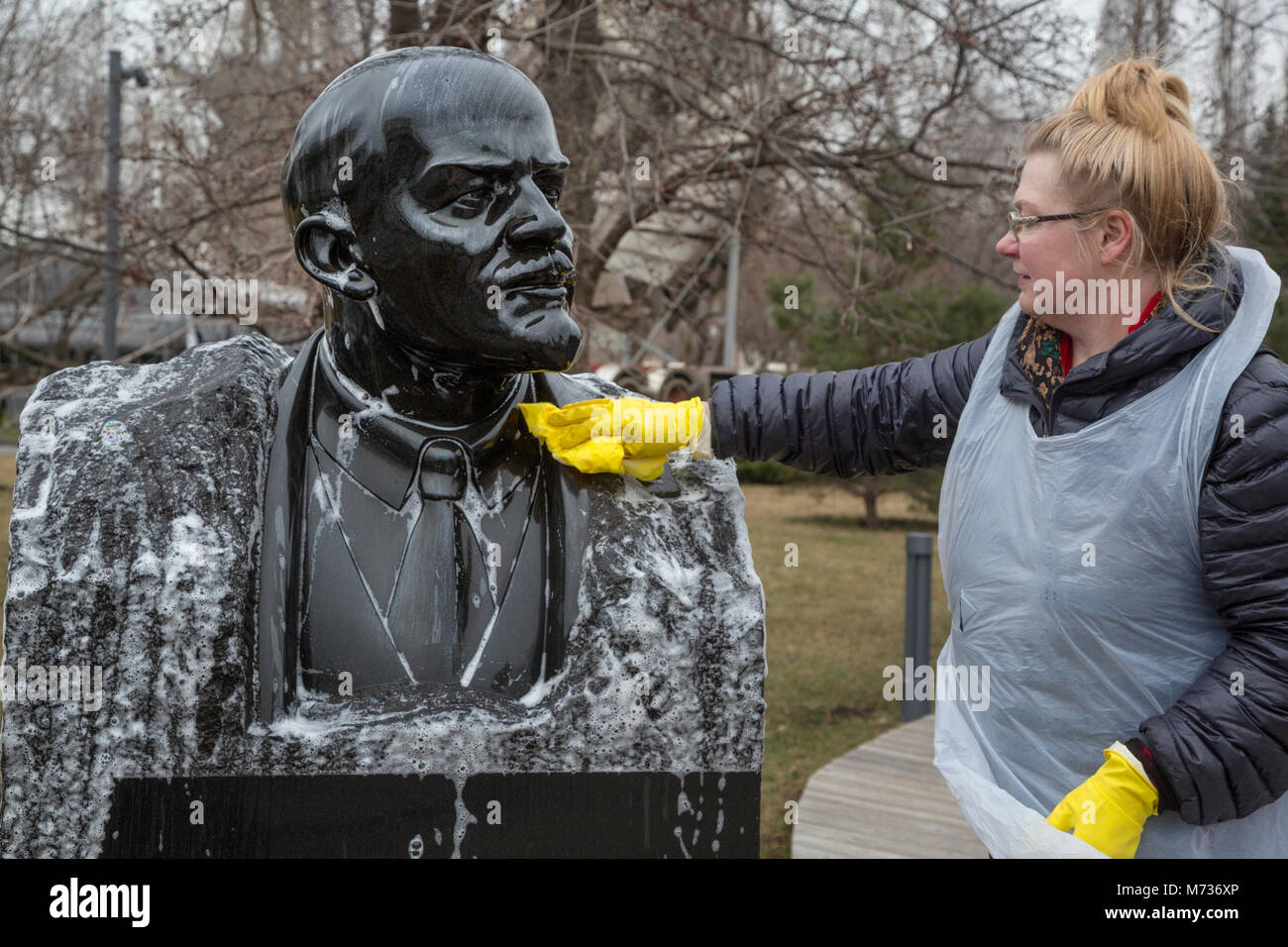 A woman washes bust of soviet leader Lenin during annual spring event (Subbotnik) in Moscow's Muzeon Park ,Russia Stock Photo