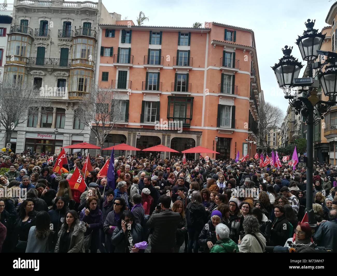 Pie de Foto: Concentracion Por El 8M En Cort Noticia Asociada: Mas de 2 ...