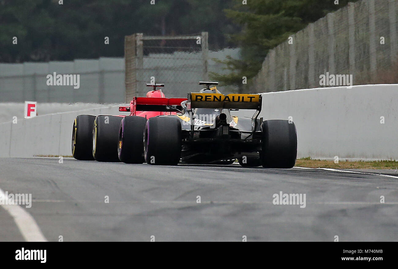 Barcelona, Spain. 08th Mar, 2018. Renault of Nico Hulkenberg and the Ferrari of Sebastian Vettel during the Formula 1 tests at the Barcelona-Catalunya Circuit, on 08th March 2018, in Barcelona, Spain. Credit: Gtres Información más Comuniación on line, S.L./Alamy Live News Stock Photo