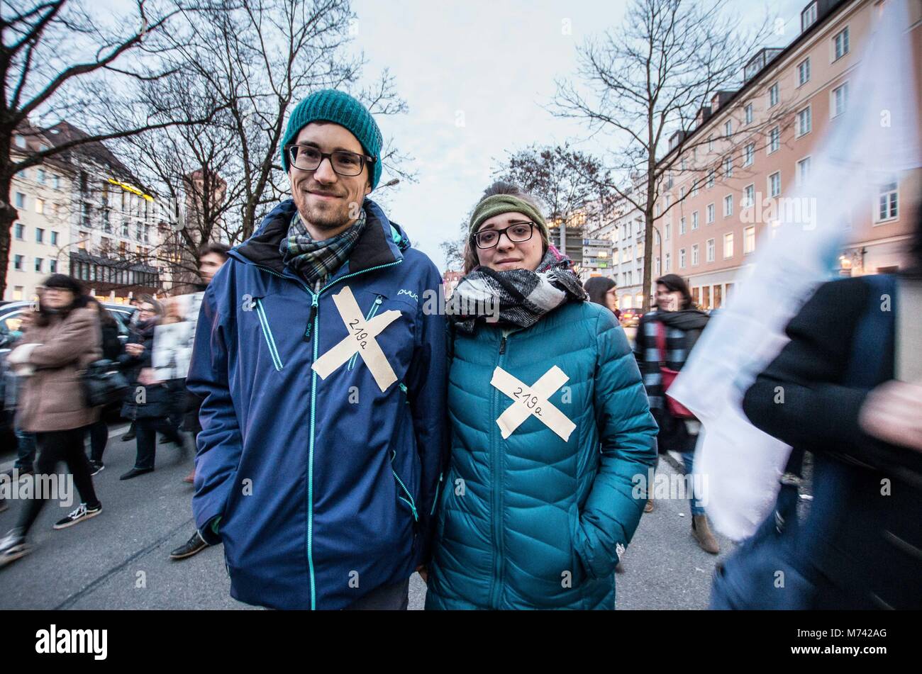 Munich, Bavaria, Germany. 8th Mar, 2018. 219a StGB or 219a, referring to the archaic Nazi-era law that is being used by anti-abortionists against physicians in Germany. It was used successfully to prosecute Dr. Kristina HÃ¤nel (Haenel). Joining the demonstrations around the world, 550 citzens of Munich joined together at Marienplatz to support women in their struggle for equality, equal pay, and fair treatment, among numerous other themes. Credit: Sachelle Babbar/ZUMA Wire/Alamy Live News Stock Photo