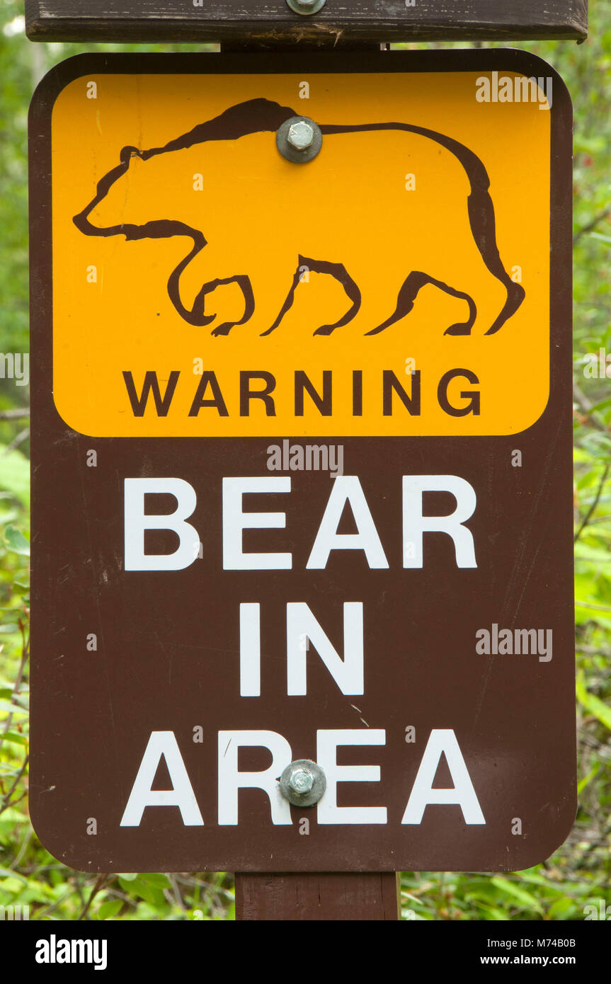 Bear warning sign, Wells Gray Provincial Park, British Columbia, Canada Stock Photo