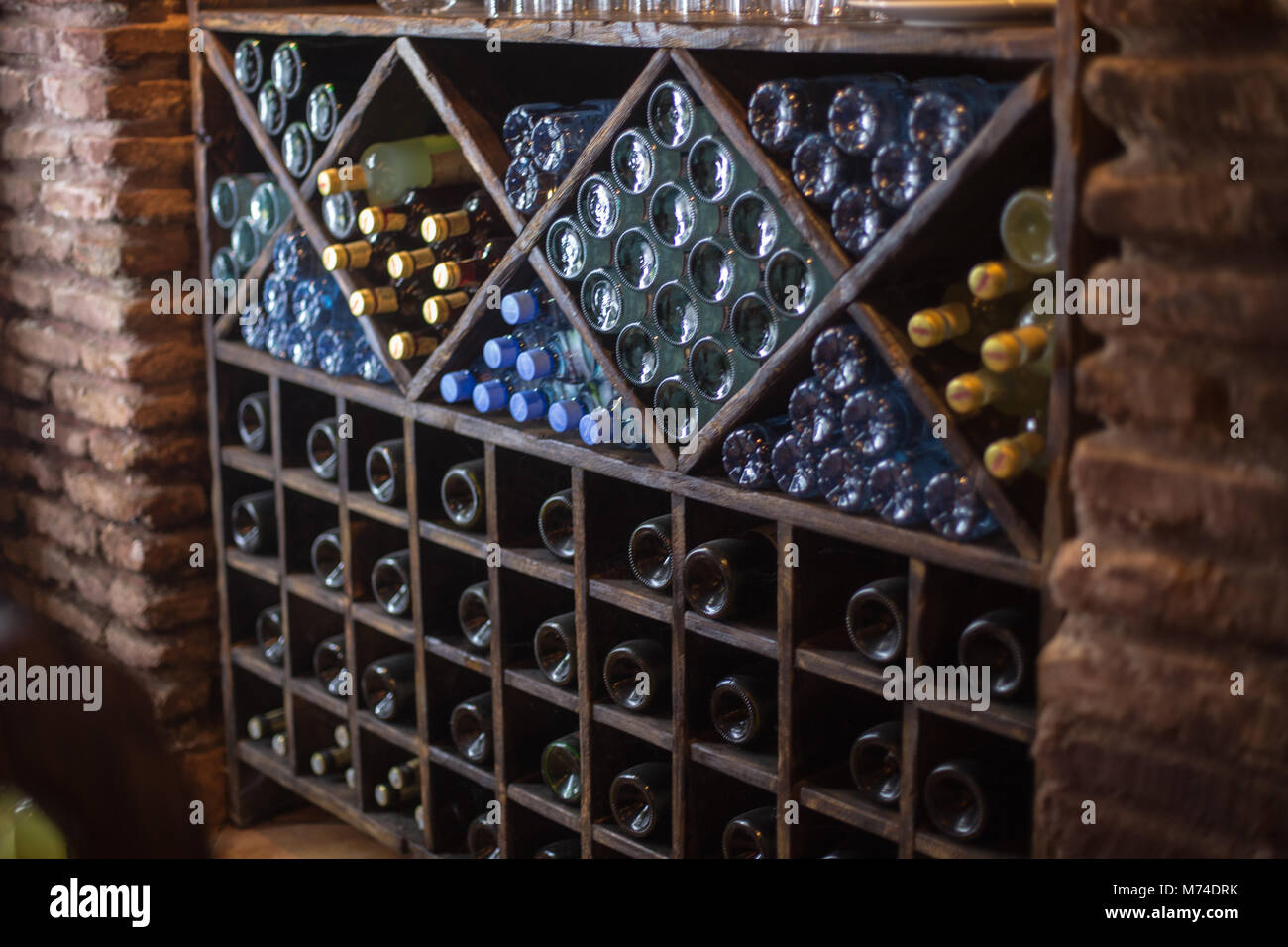 Emptywinebottles hi-res stock photography and images - Alamy