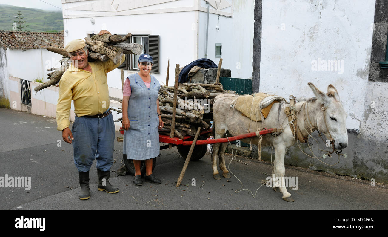 Portuguese farmers hi-res stock photography and images - Alamy