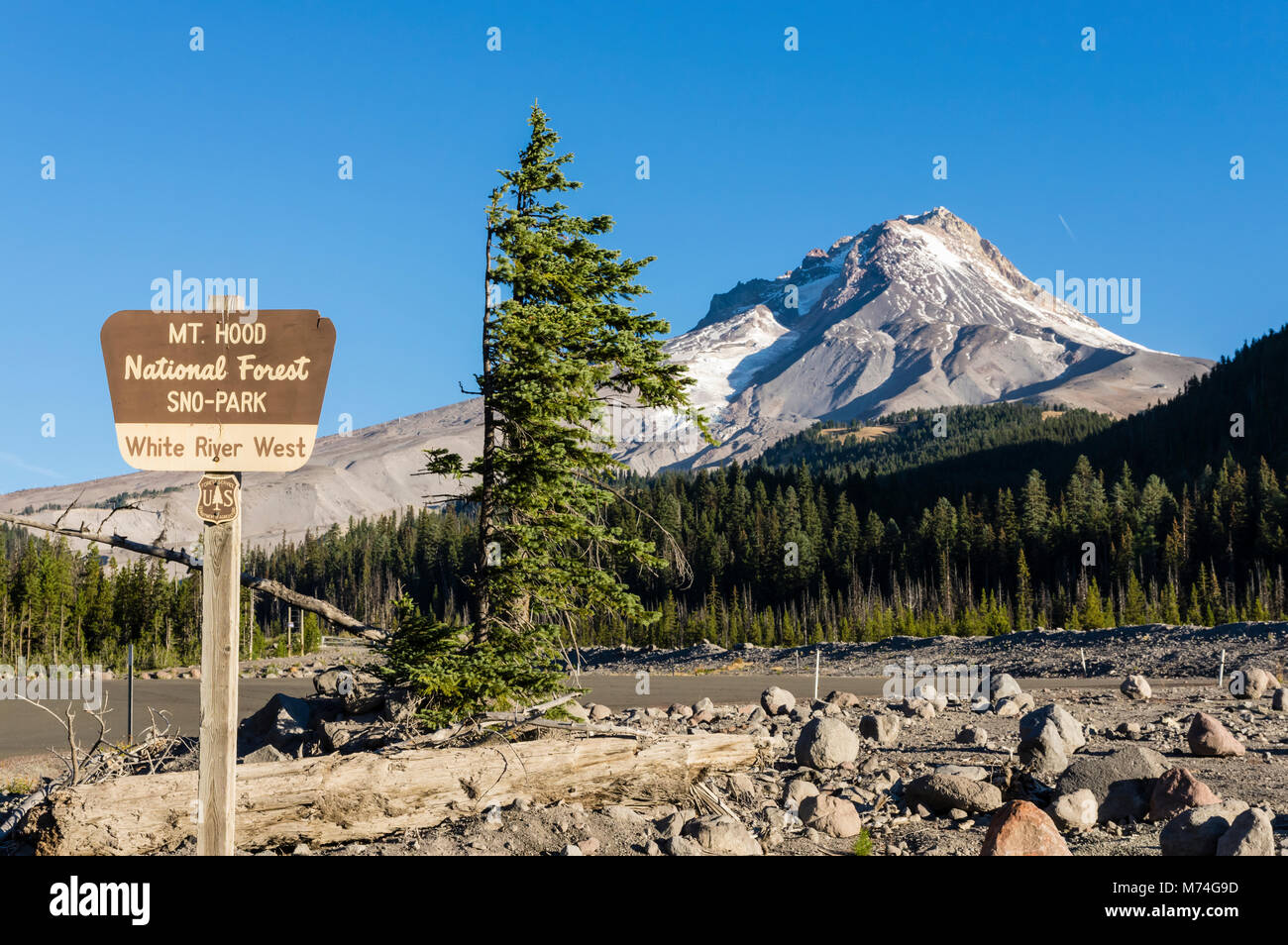 Sign at the White River West SnoPark area. Mt Hood National Forest, Oregon Stock Photo Alamy