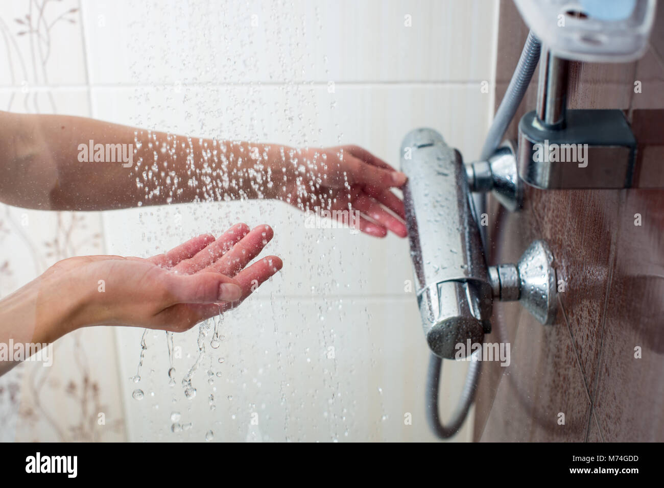 Steamy shower hires stock photography and
