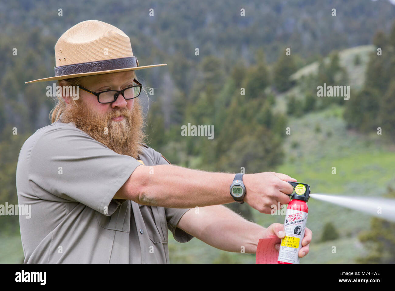 Bear spray demonstration Stock Photo Alamy