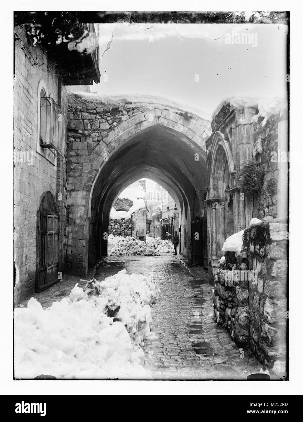 A rare photograph of Jerusalem covered in snow, taken in 1921 ...