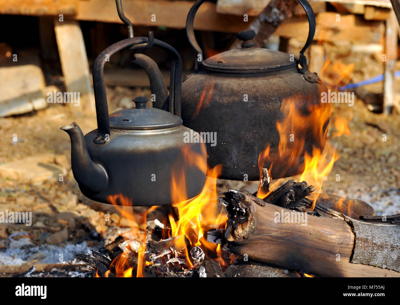 https://c8.alamy.com/comp/M755AJ/kettle-pot-on-fire-for-boiling-the-water-M755AJ.jpg