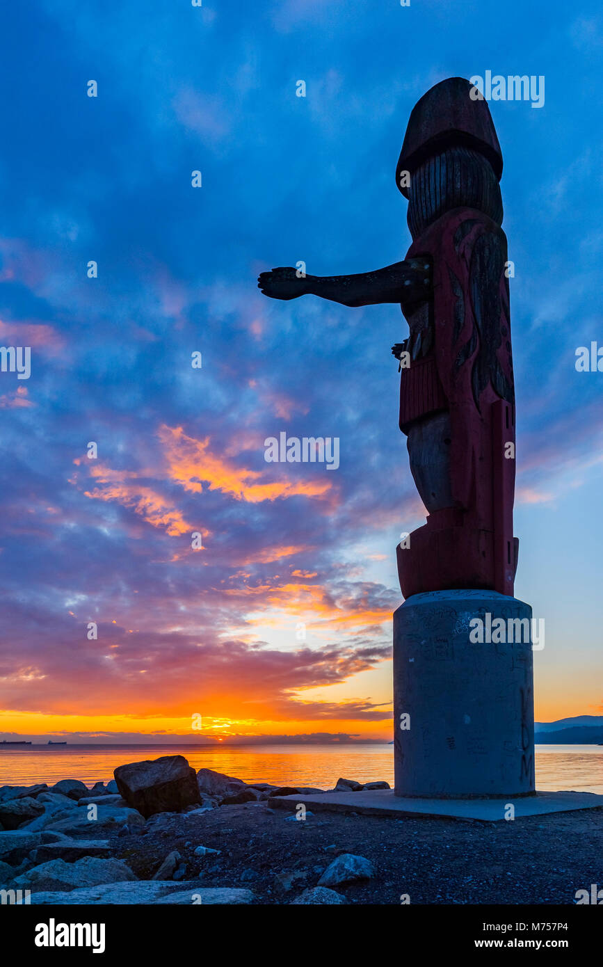 Coast salish figure hires stock photography and images Alamy