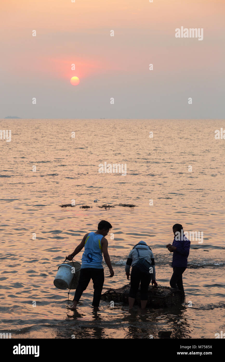 Fishing crab hires stock photography and images Alamy