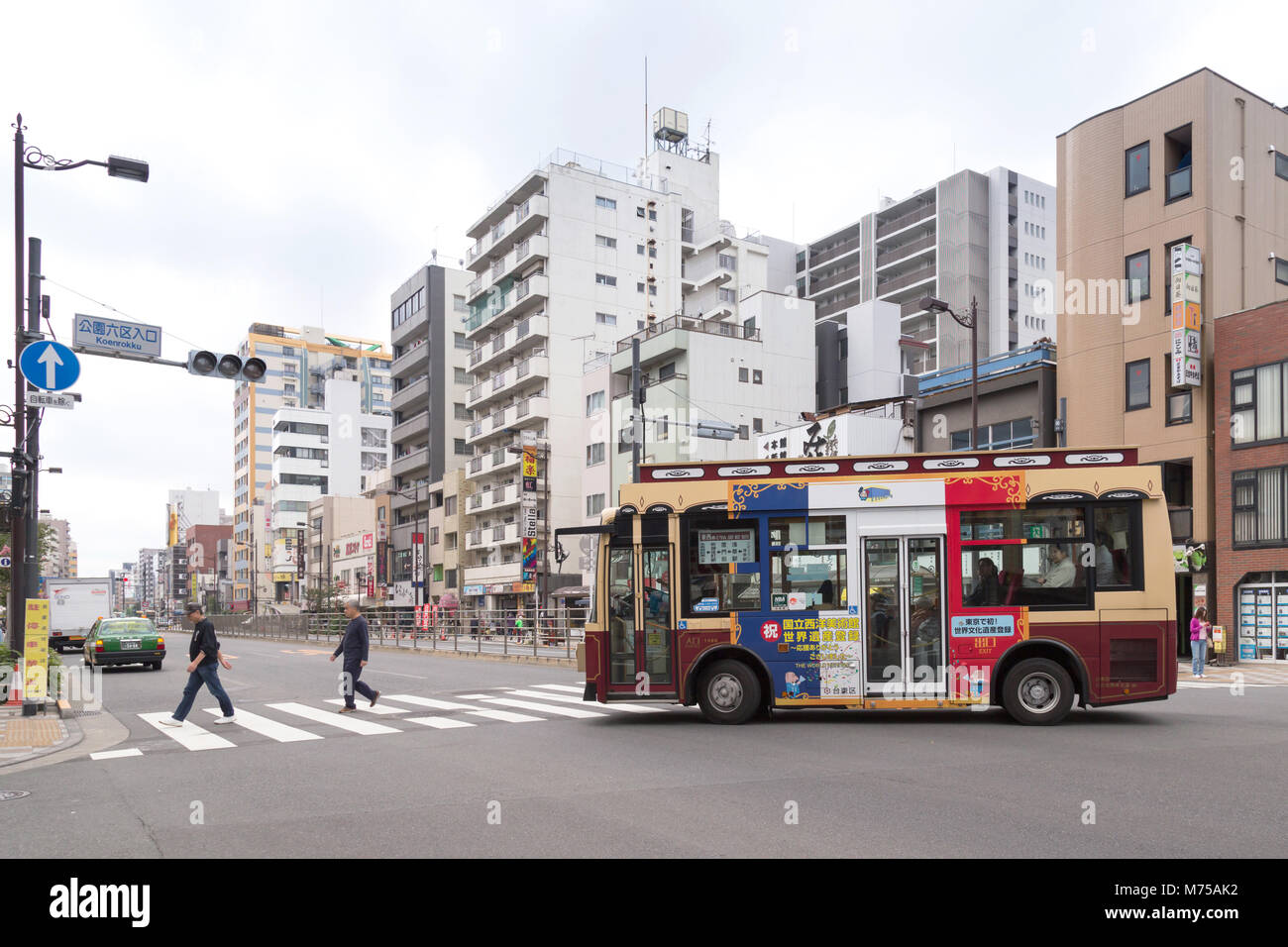 Japanese bus hi-res stock photography and images - Alamy