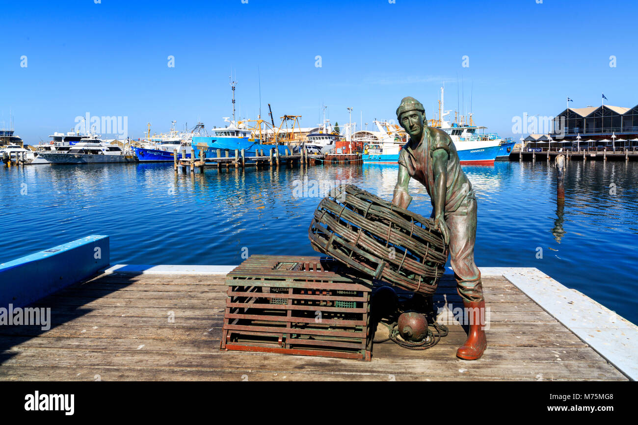 'The Fishermen'  bronze sculpture by Greg James at Fremantle Fishing Boat Harbour. Fremantle, Western Australia Stock Photo