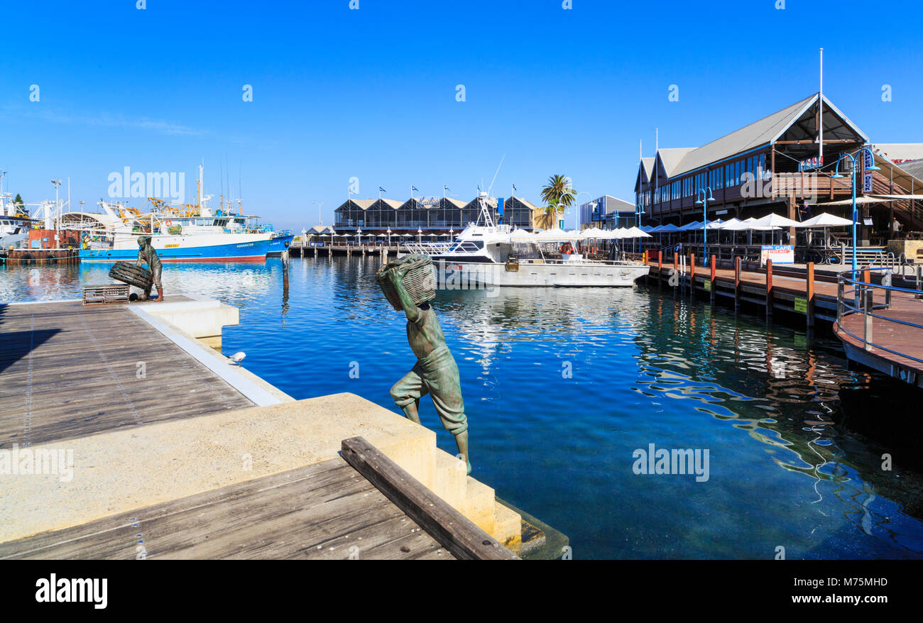 'The Fishermen'  bronze sculpture by Greg James at Fremantle Fishing Boat Harbour. Fremantle, Western Australia Stock Photo