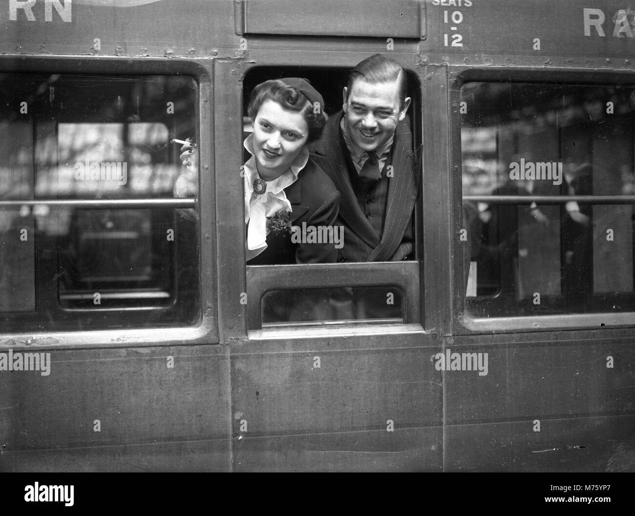 Honeymoon couple leaving by train from Waterloo Station, London 1945 Stock Photo