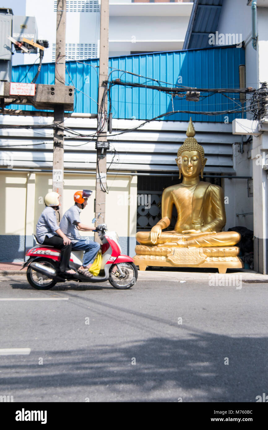 a shop and factory in the buddha street in Banglamphu in the city of Bangkok in Thailand.  Thailand, Bangkok, November, 2017 Stock Photo