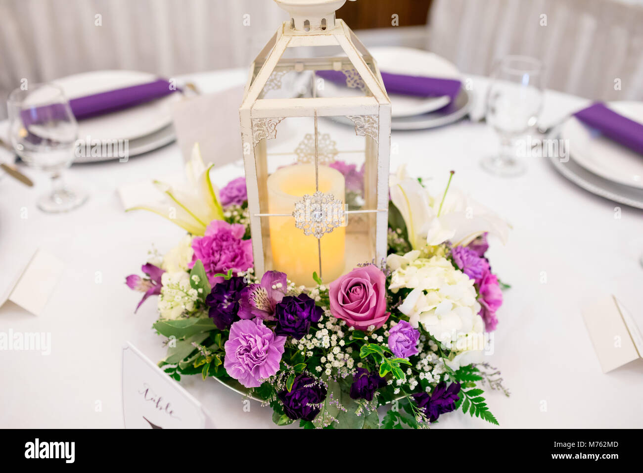 Centerpiece candle hi-res stock photography and images - Alamy