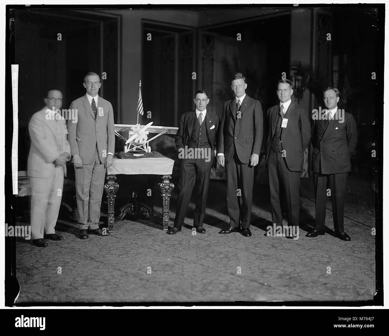 LINDBERGH, CHARLES, COLONEL. GROUP WITH MODEL LCCN2016862370 Stock Photo
