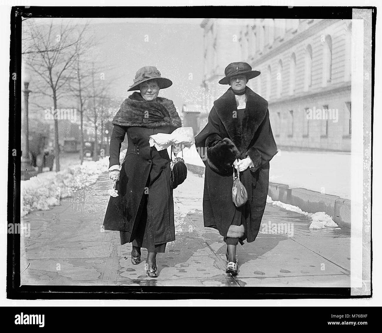 Mrs. Wm. S. King & Miss Lee, 2-23-21 LOC npcc.03555 Stock Photo - Alamy