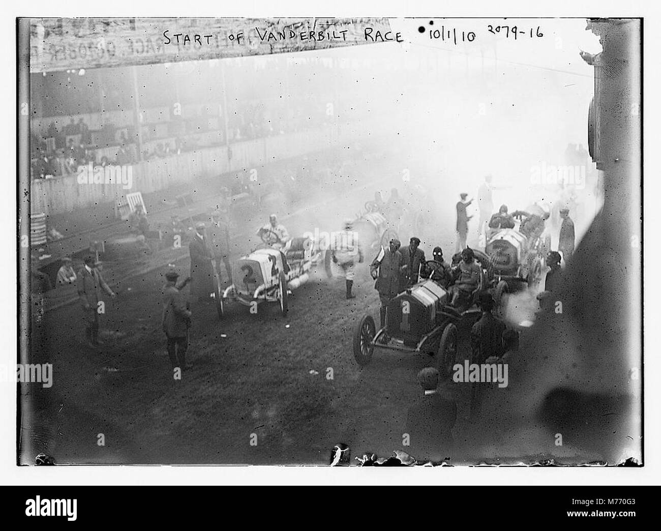 Early Start Racing The start of the Vanderbilt Race, an important event in motorsport ...