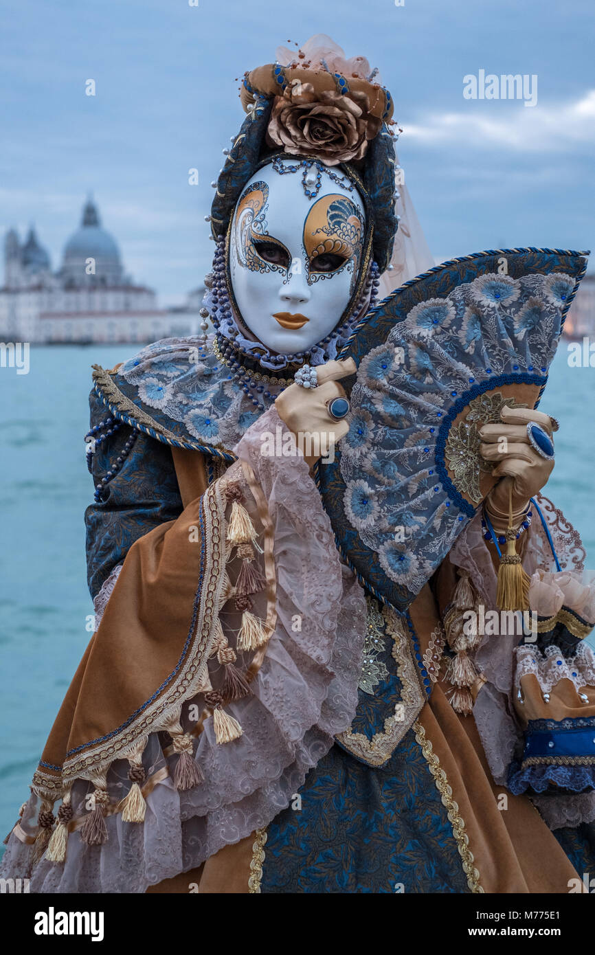 Woman in ornate costume and mask with Basilica di Santa Maria della Salute  in the background. Photographed during the Venice Carnival Stock Photo -  Alamy