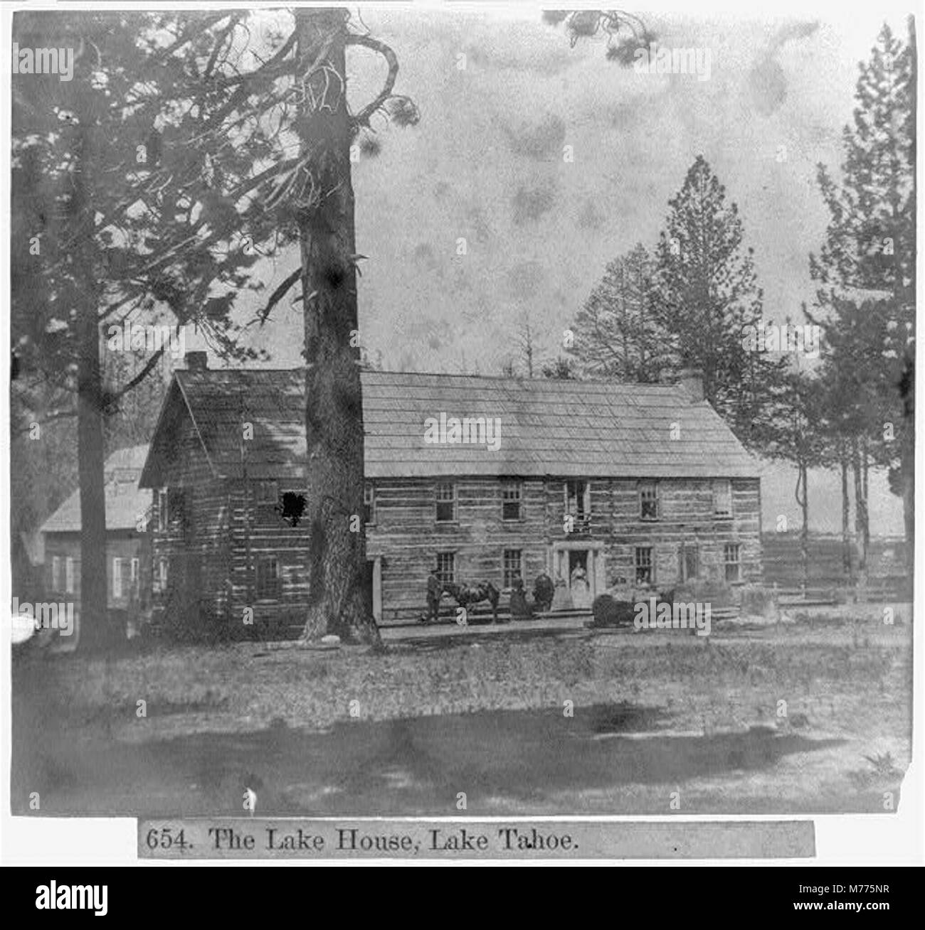 Wood house on lake Black and White Stock Photos & Images - Alamy