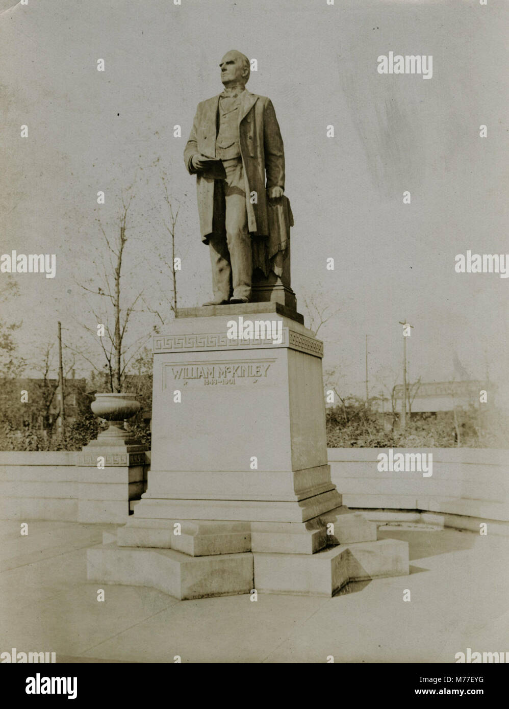 William Mckinley Monument Mckinley Park Chicago Early 20th Century Nby 717 Stock Photo Alamy William Mckinley Monument Mckinley Park Chicago Early 20th Century Nby 717 Stock Photo Alamy
