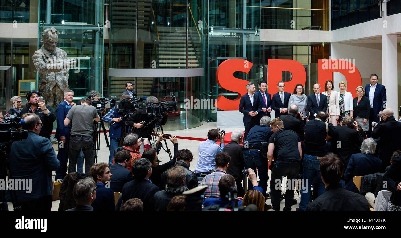 09 March 2018, Germany, Berlin: Olaf Scholz (c), mayor of Hamburg and interim chairman of the Social Democratic Party (SPD), and Andrea Nahles (4.l), faction leader of the SPD, announce their party's ministers for the grand coalition. Beside them stand Dietmar Nietan (l-r), Hubertus Heil, Heiko Maas, Katarina Barley, Franziska Giffey, Svenja Schulz and secretary general Lars Klingbeil. Photo: Gregor Fischer/dpa Stock Photo
