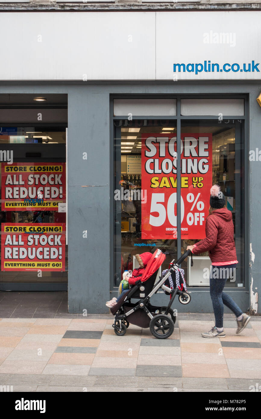 Clapham Junction, London. 9th Mar, 2018. The Maplin store near Clapham Junction starts upto 50% discounts as part of a closing down sale. Credit: Guy Bell/Alamy Live News Stock Photo