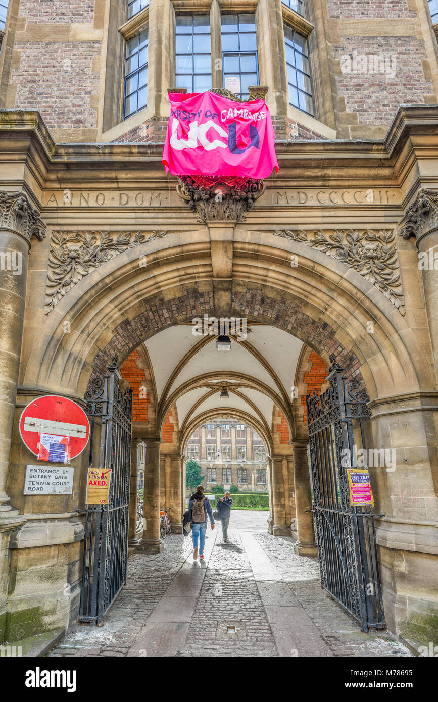 Cambridge, UK. 9th Mar 2018. Banner and posters at the entrance to the Downing site of the university of Cambridge to give information from the lecturers' union (UCU - university and college union) to about their stike action that month. Credit: Michael Foley/Alamy Live News Stock Photo