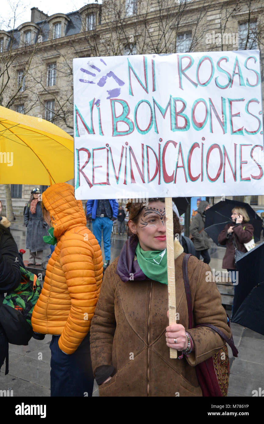 Paris, France. 8th Mar, 2018. Thousands women marched for equal rights and against violences, raps, discriminations...from 'Place de la Epublique' to ' place de l'Opéra' Credit: claude szmulewicz/Alamy Live News Stock Photo