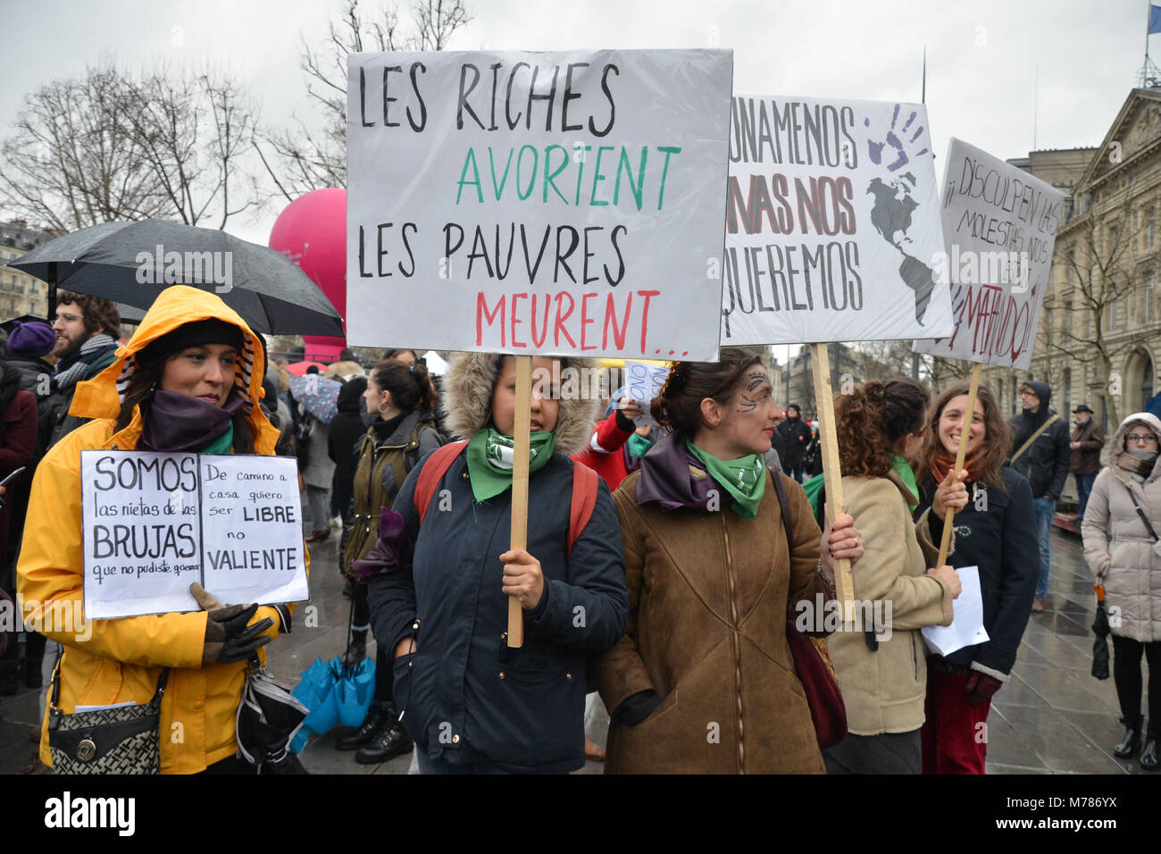 Paris, France. 8th Mar, 2018. Thousands women marched for equal rights and against violences, raps, discriminations...from 'Place de la Epublique' to ' place de l'Opéra' Credit: claude szmulewicz/Alamy Live News Stock Photo