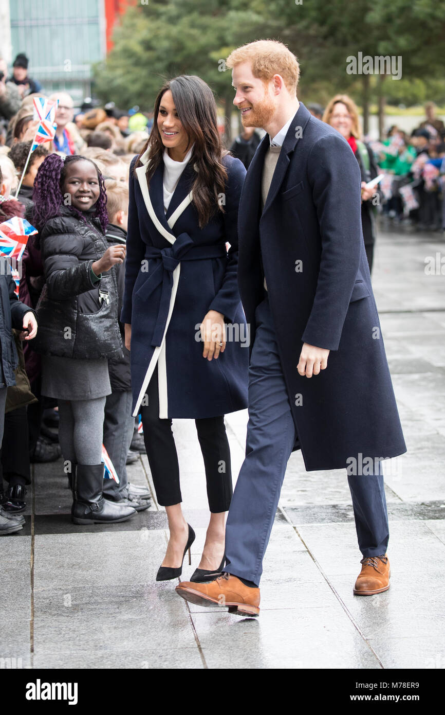 8th March 2018 Birmingham UK Britain's Prince Harry and Meghan Markle meet the crowds in Birmingham on a walk about. Stock Photo