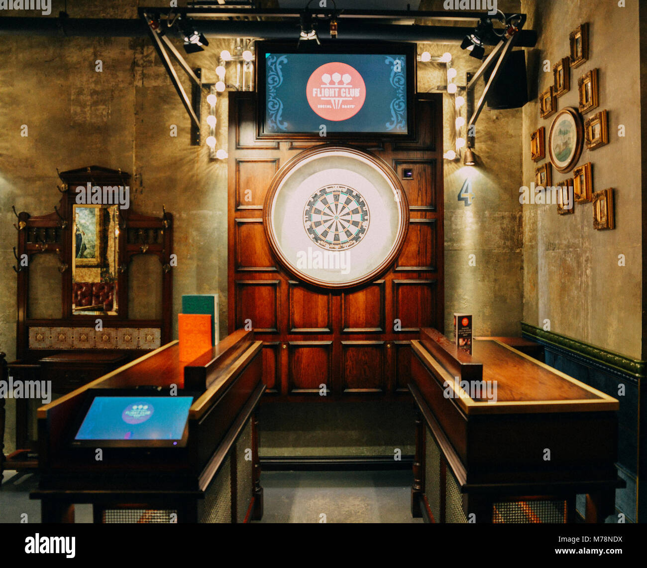 London, UK - Mar 6, 2018: Flight Club vintage social digital darts club  premises in Bloomsbury, London. English style dart board with wooden  backdrop Stock Photo - Alamy