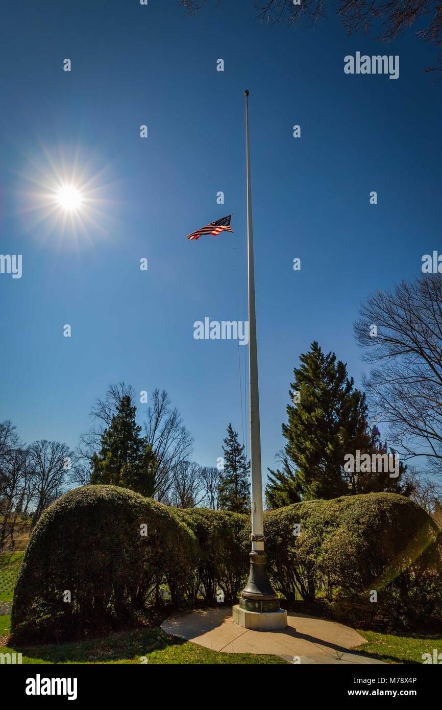 Flag at half mast hires stock photography and images Alamy