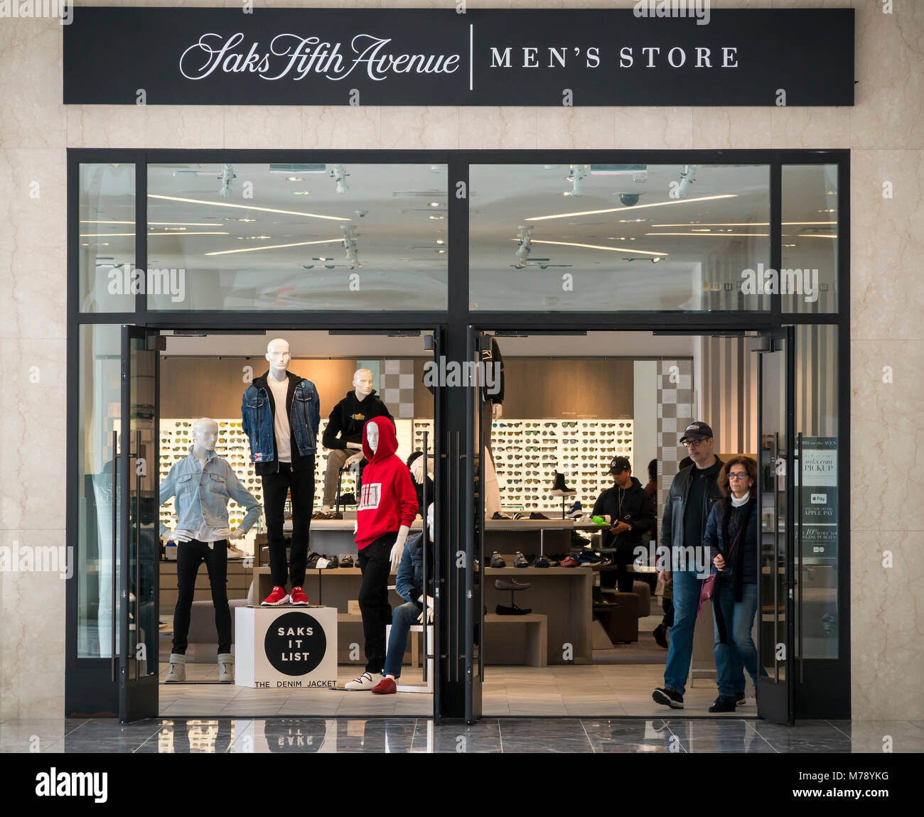 Storefront store in shopping mall High 