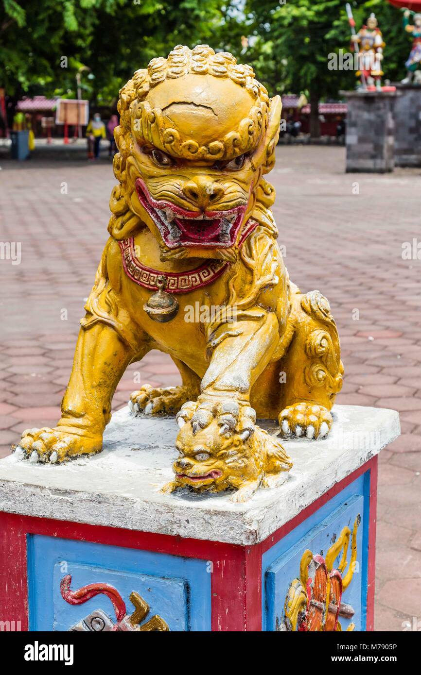 Lion statue Symbol of power Stock Photo Alamy