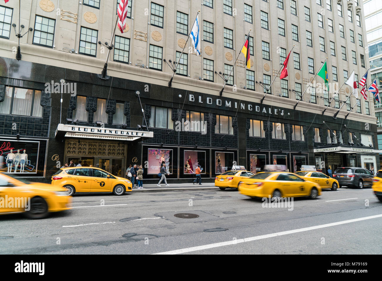 Bloomingdales bag hi-res stock photography and images - Alamy