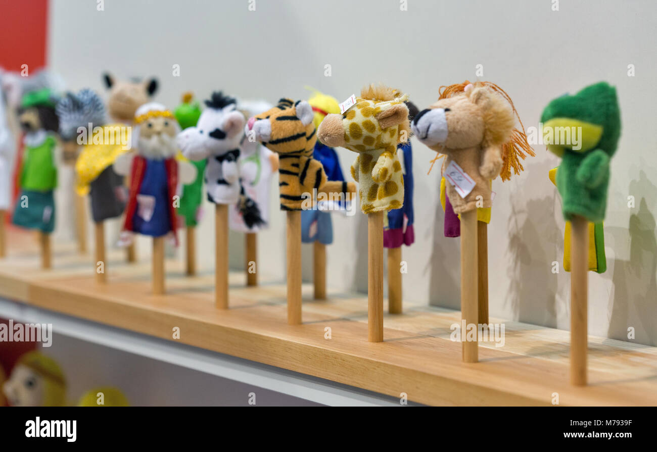 Hand animal puppet hires stock photography and images Alamy