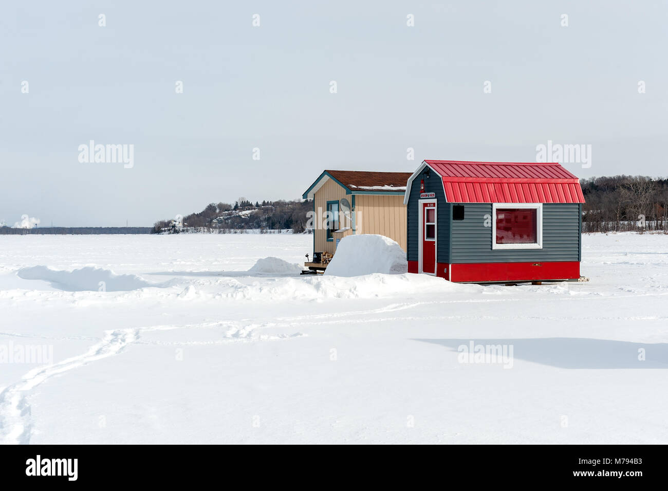 Ice fishing huts hires stock photography and images Alamy
