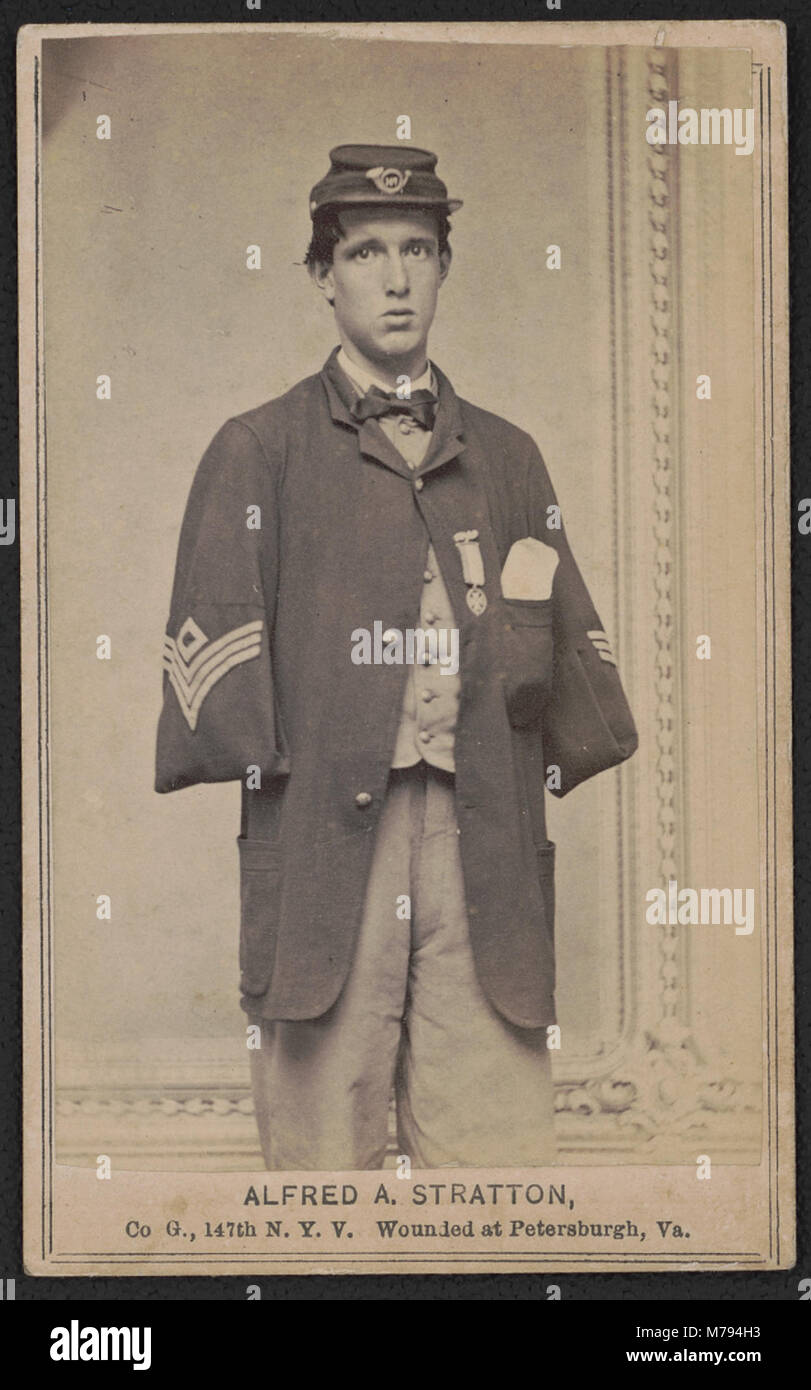 Alfred A. Stratton of Co. G, 147th New York Infantry Regiment in uniform, with amputated arms LCCN2017659619 Stock Photo