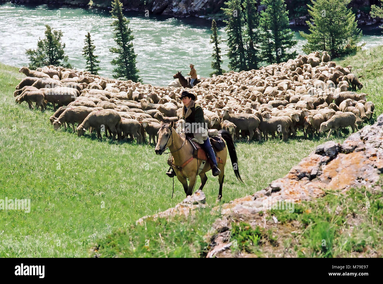 BROKEBACK MOUNTAIN 2005 Focus Features film with Jake Gyllenhaal in foreground and Heath Ledger Stock Photo