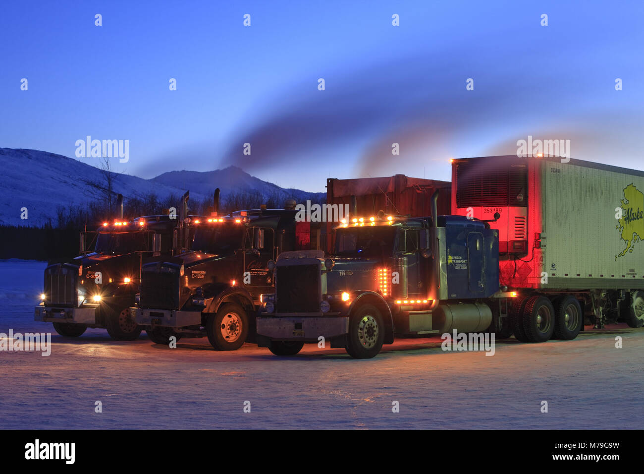North America, the USA, Alaska, North Alaska, James Dalton Highway, Coldfoot, truck, Stock Photo