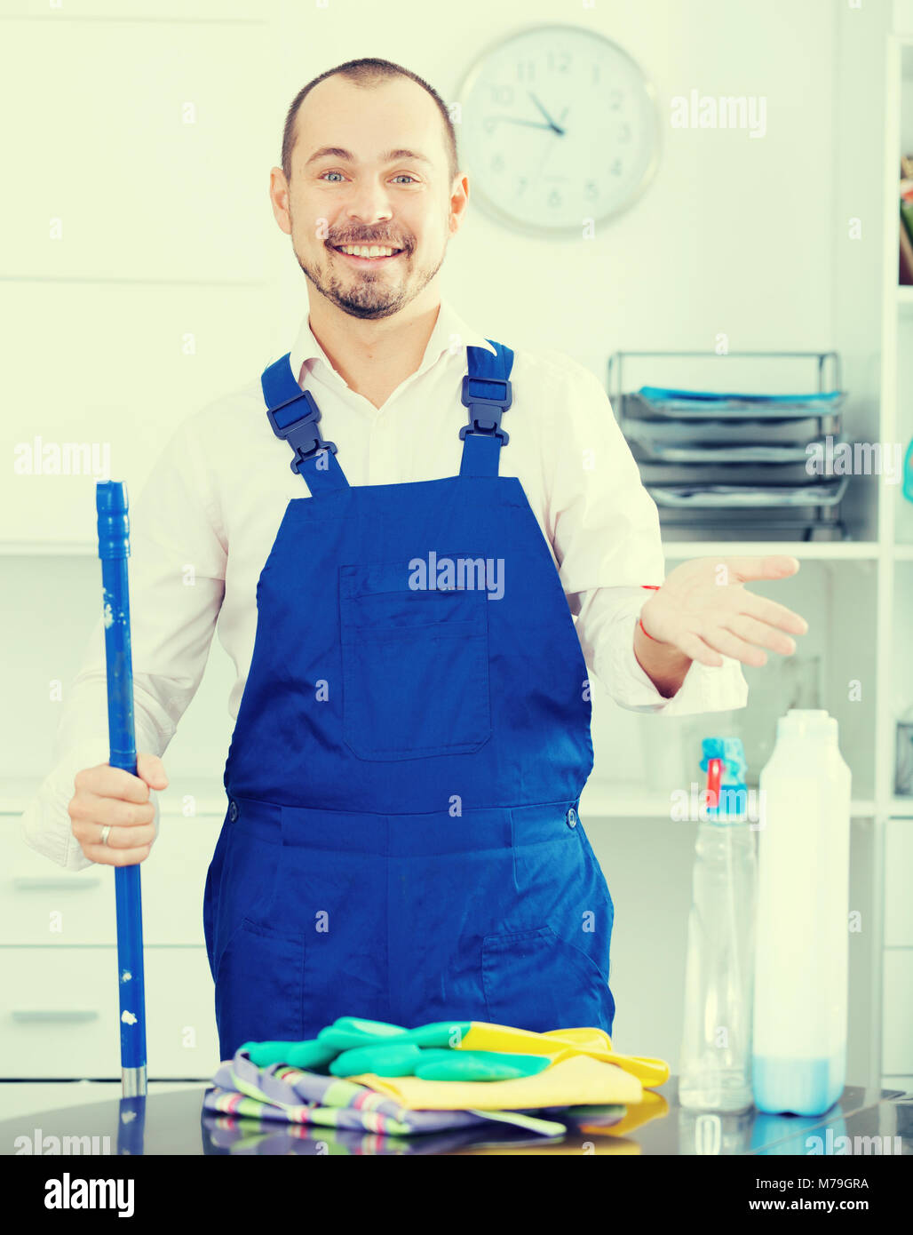 Mopping stick face hi-res stock photography and images - Alamy