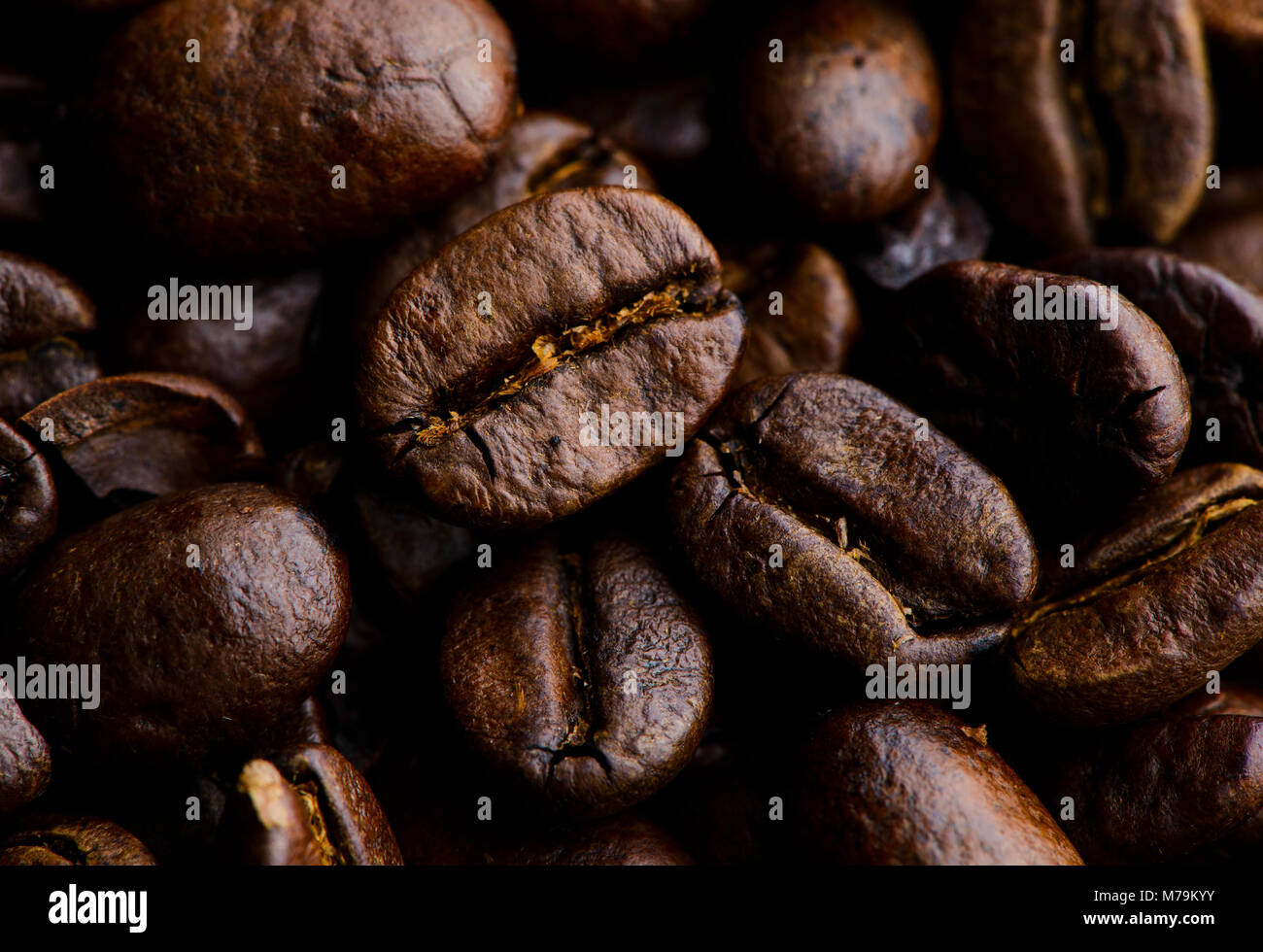 Close up roasted coffee beans background Stock Photo - Alamy