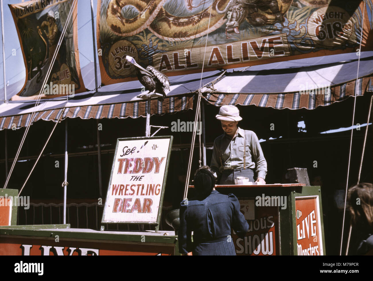 Barker at Sideshow at State Fair, Rutland, Vermont, USA, Jack Delano for Farm Security Administration - Office of War Information, September 1941 Stock Photo
