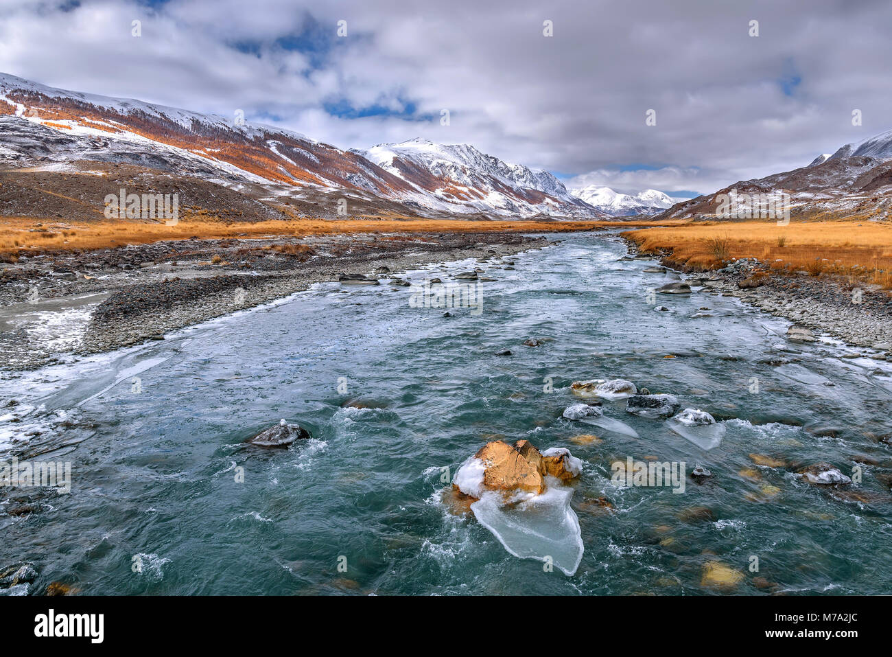 River covered ice autumn trees hi-res stock photography and images - Alamy