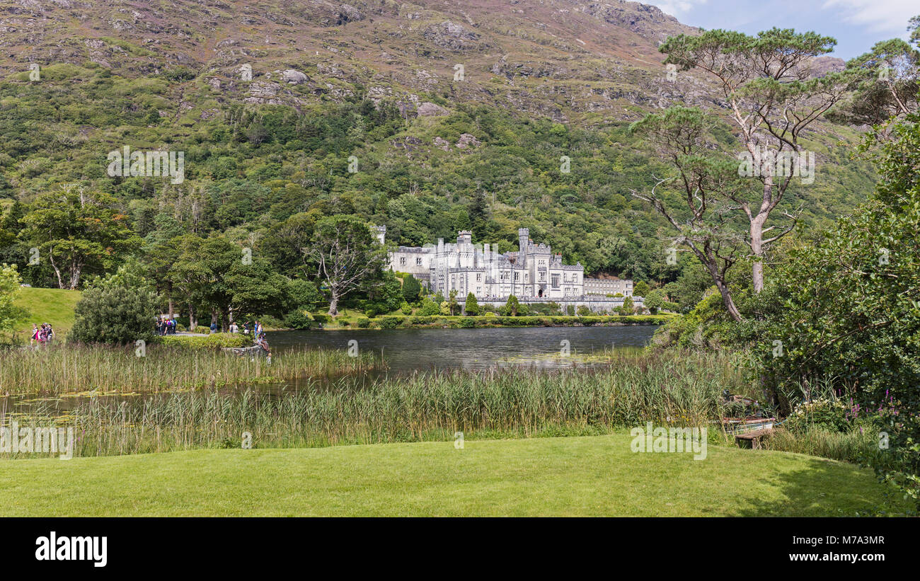 Kylemore Abbey, County Galway, Republic of Ireland. Eire.  This Benedictine monastery stands just outside the Connemara National Park.  It was built a Stock Photo