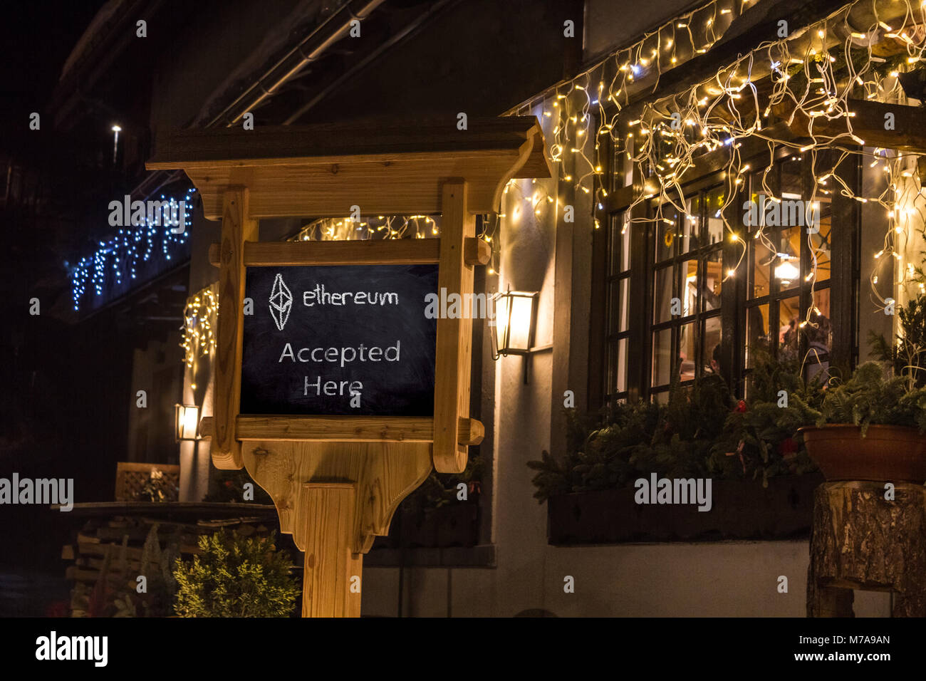 Bitcoin accepted here hi-res stock photography and images - Alamy