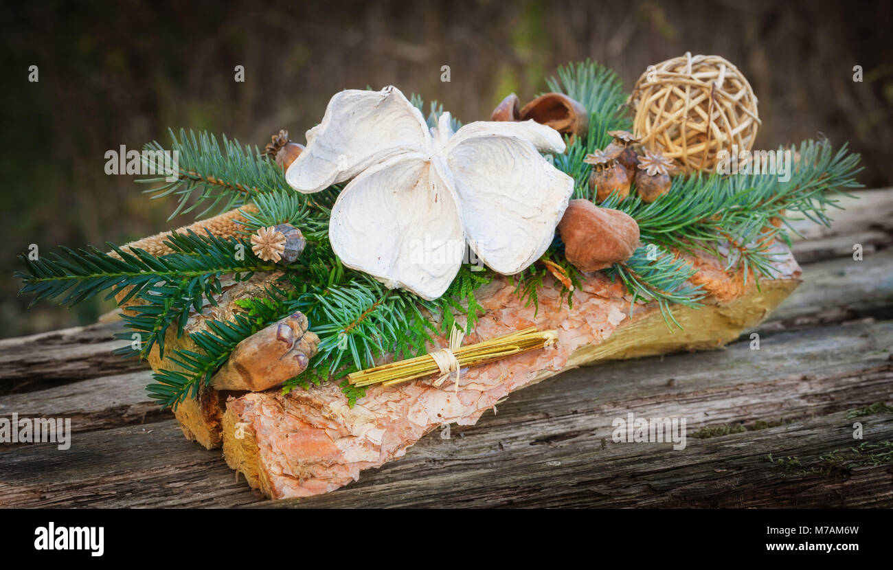 Grave flower arrangement hires stock photography and images Alamy