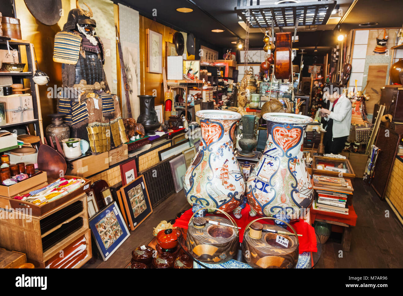Japanese antique shop hi-res stock photography and images - Alamy